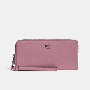 Coach
Continental Wallet